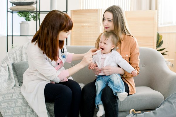 Comment les professionnels de la santé peuvent-ils mieux comprendre et traiter les troubles du comportement chez les jeunes enfants?