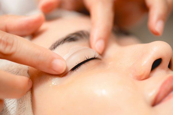 Rajeunir votre regard : chirurgie paupières supérieure à bordeaux