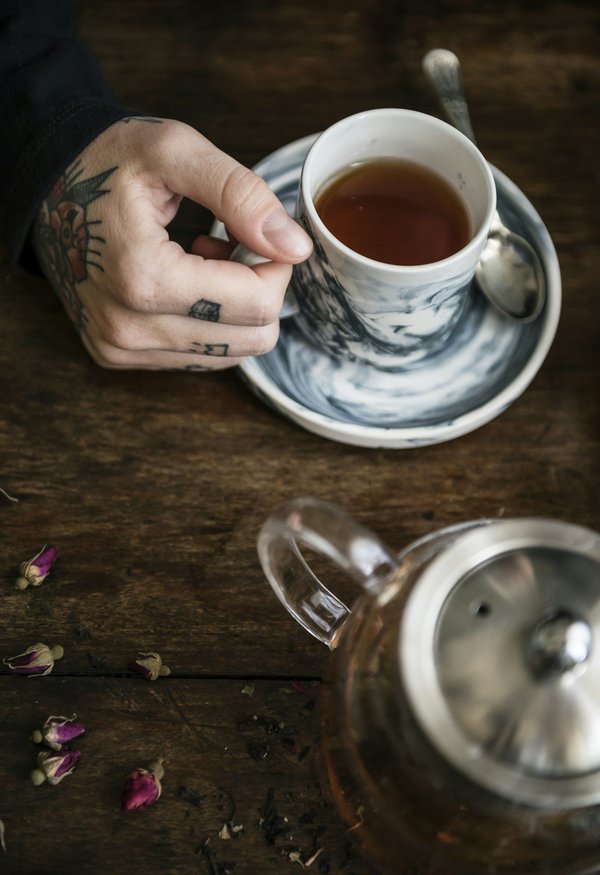 Tisane pour des règles douloureuses : découvrez l'équilibre féminin